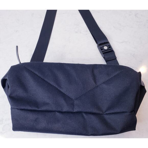 BELLROY Sling Bag Crossbody Travel Dark Black in EUC - Picture 4 of 12